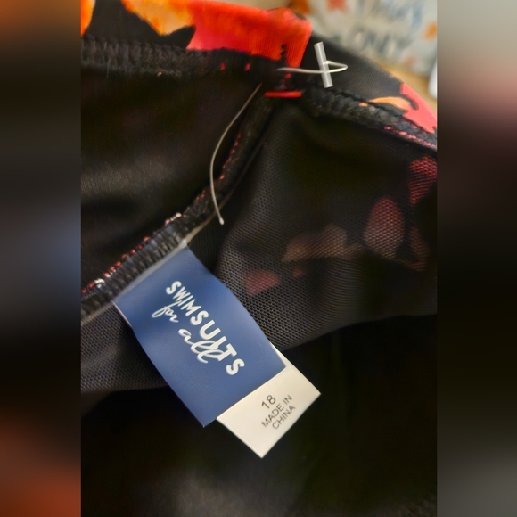 ⭐️ NWT SWIMSUITS FOR ALL Floral Halter 1-Piece Chlorine Resistent Swimsuit #1213 - Picture 7 of 10